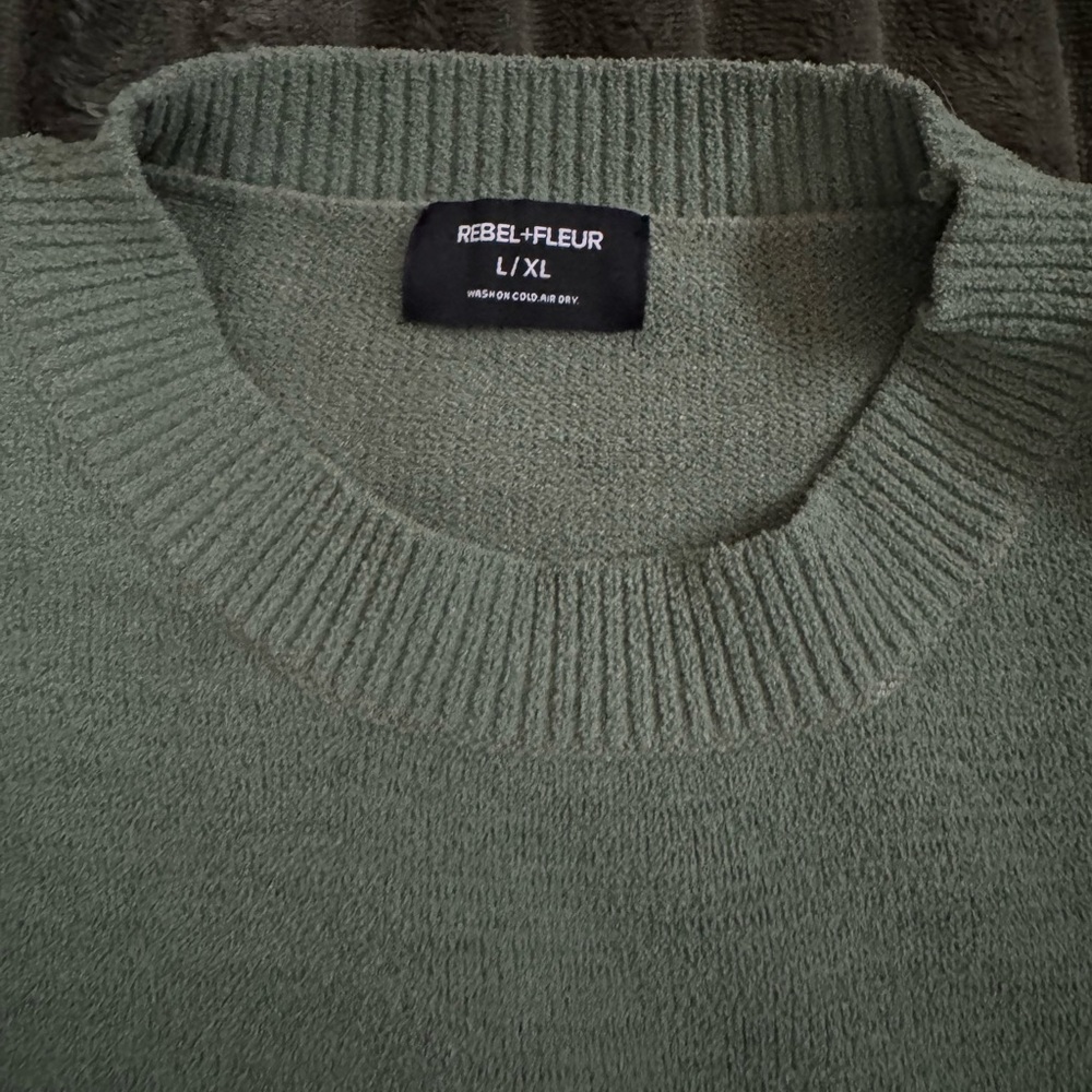 Rebel & Fluer Green Sweater - Picture 3 of 3